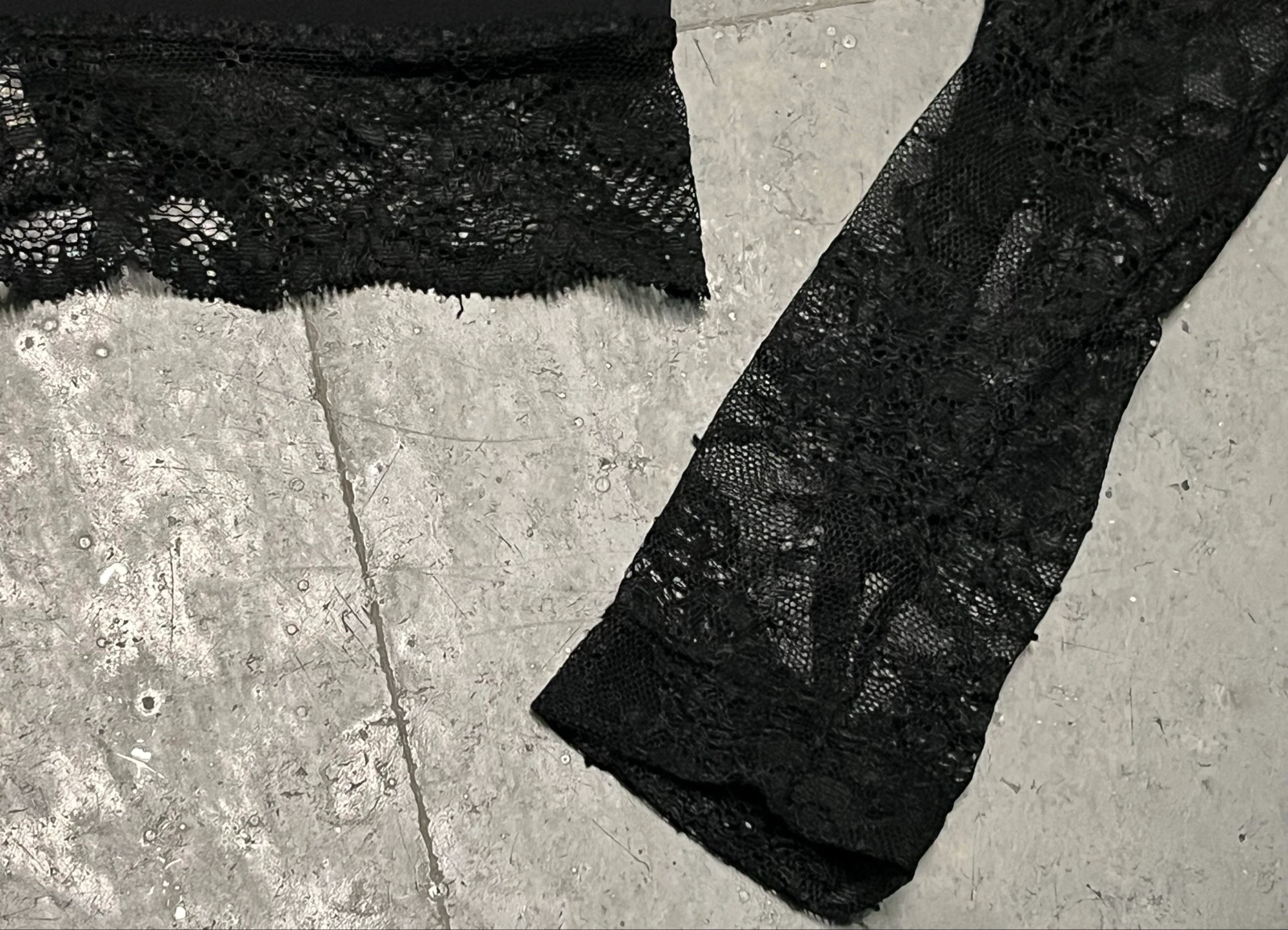 Top cropped preto com mangas de renda – photo 11
